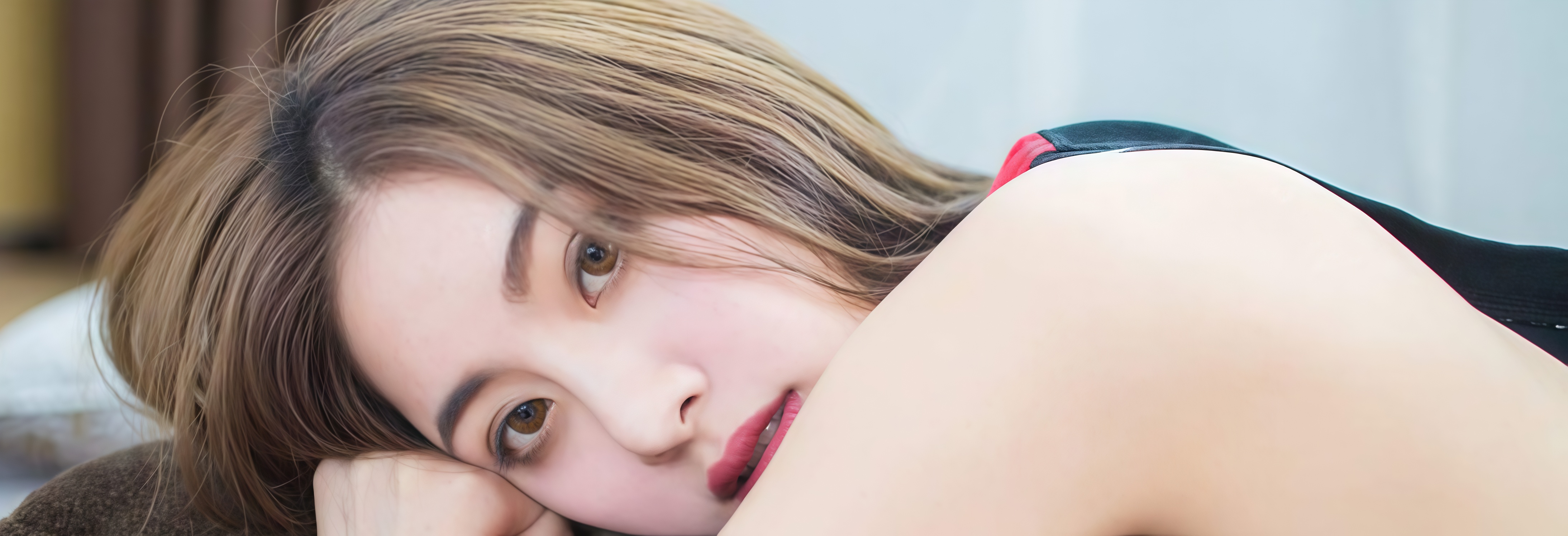 52黑料是一个专注于网红明星爆料的中文娱乐八卦平台，每日更新热点事件、私密趣事、网友自拍和AI换脸内容，强调“全网首发、内容免费看”。由海外华裔运营，针对华人用户，提供吃瓜黑料、反差爆料和瓜友交流。